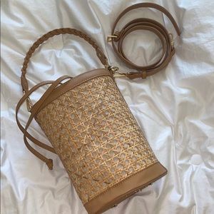Straw bucket handbag
